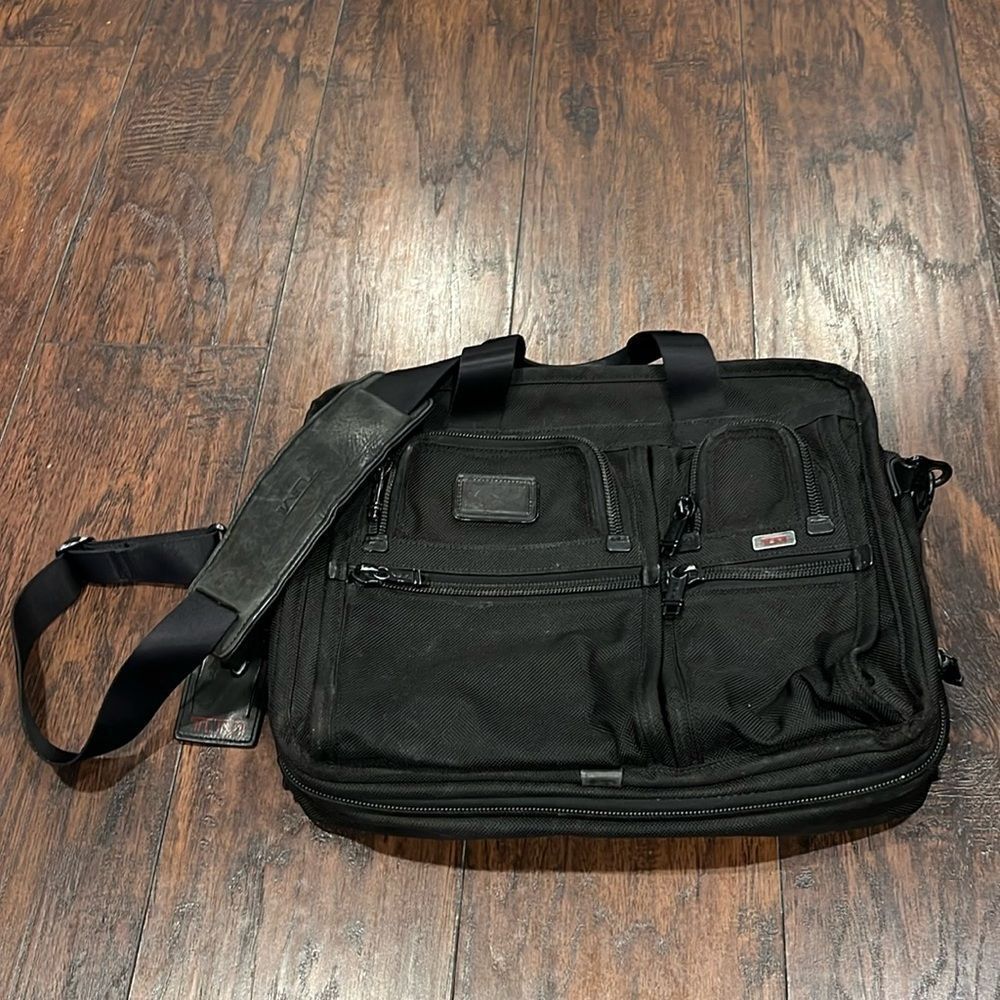 Tumi alpha 2 t-pass briefcase laptop bag black 26514dh in GUC black